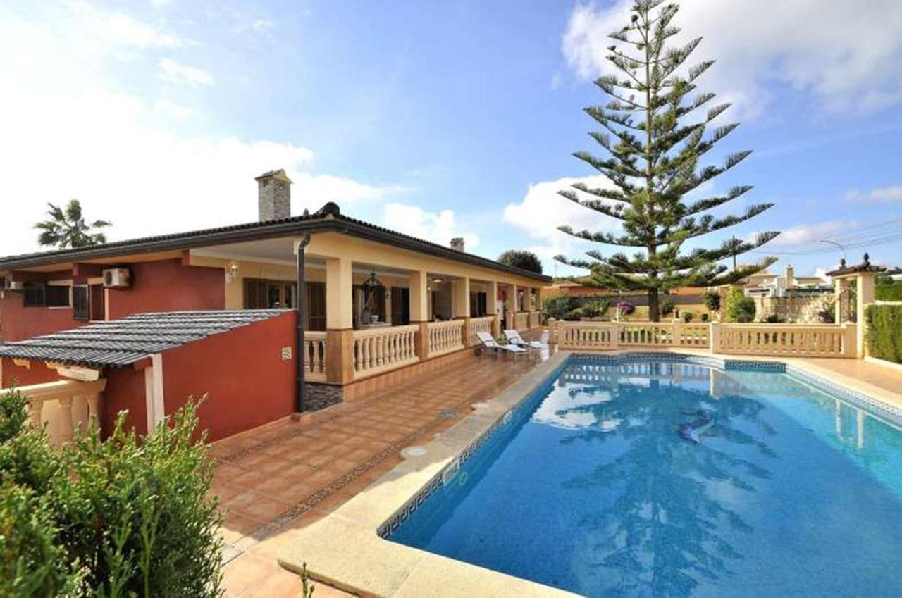 Chabela Villa